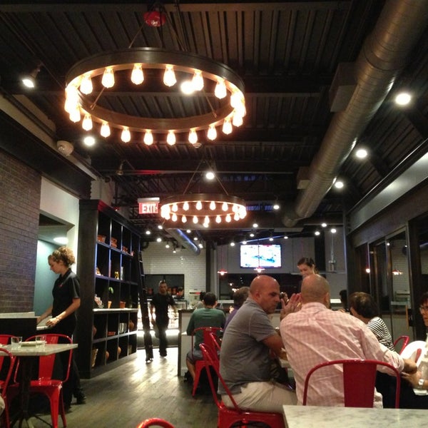 Foto diambil di Despaña Restaurant &amp; Tapas Cafe oleh Vineet S. pada 8/3/2013