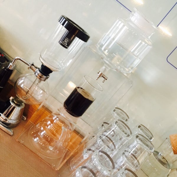 Das Foto wurde bei Лаборатория кофе Cuattro von Anuta💋 E. am 7/6/2015 aufgenommen