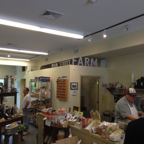 6/15/2013 tarihinde Michael B.ziyaretçi tarafından Main Street Farm, Market Cafe'de çekilen fotoğraf