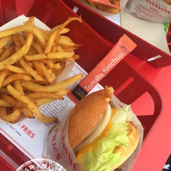 7/29/2016에 R A님이 Burger and Fries에서 찍은 사진