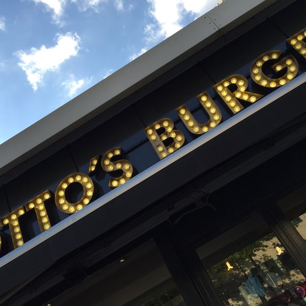 6/9/2015에 Ben S.님이 Otto&#39;s Burger에서 찍은 사진