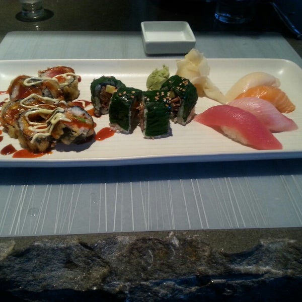 Foto tirada no(a) Nara Sushi and Korean Kitchen por Kale P. em 8/10/2014