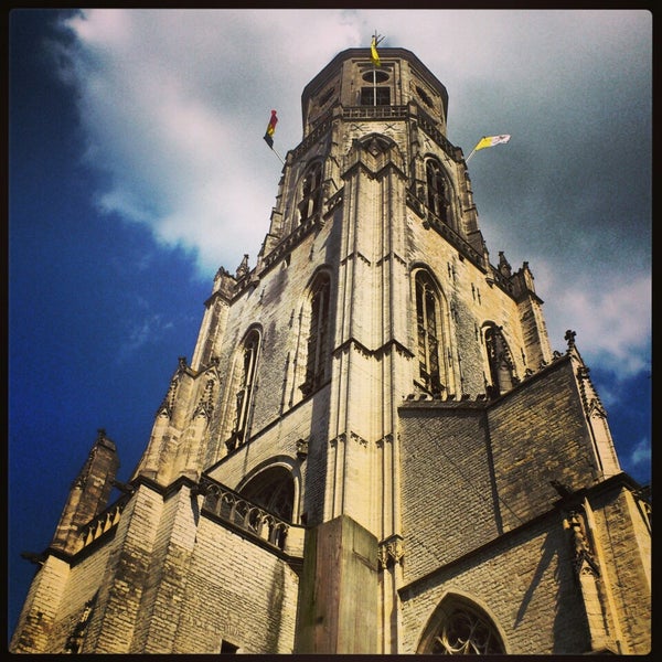 Foto tirada no(a) Sint-Gummaruskerk por Paul C. em 5/23/2014