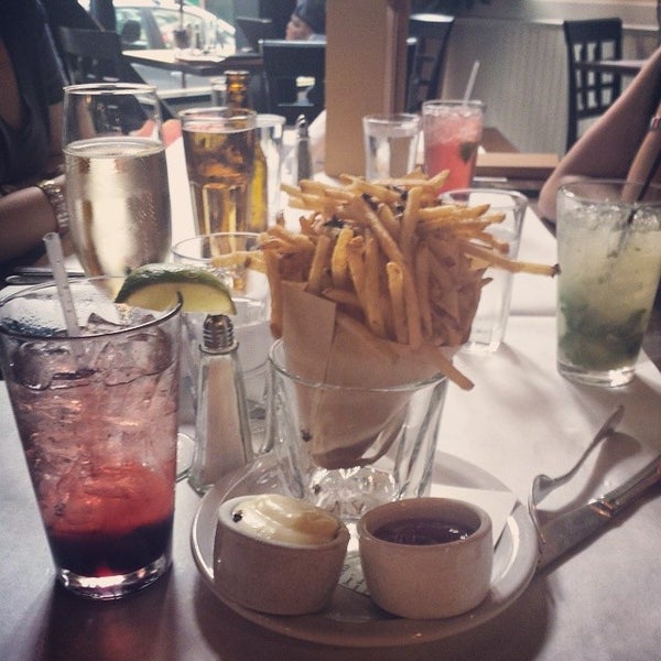 Photo taken at Brasserie Montmartre by Lily P. on 7/25/2014