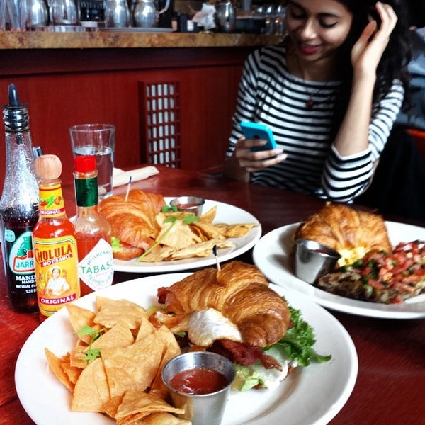 3/3/2014 tarihinde Lily P.ziyaretçi tarafından Isabel Restaurant'de çekilen fotoğraf