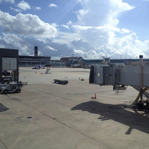 Снимок сделан в Louis Armstrong New Orleans International Airport (MSY) пользователем Steve T. 6/5/2013