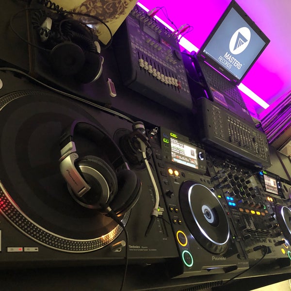 Photo prise au Clubmasters DJ &amp; Music School par Colin R. le11/30/2019