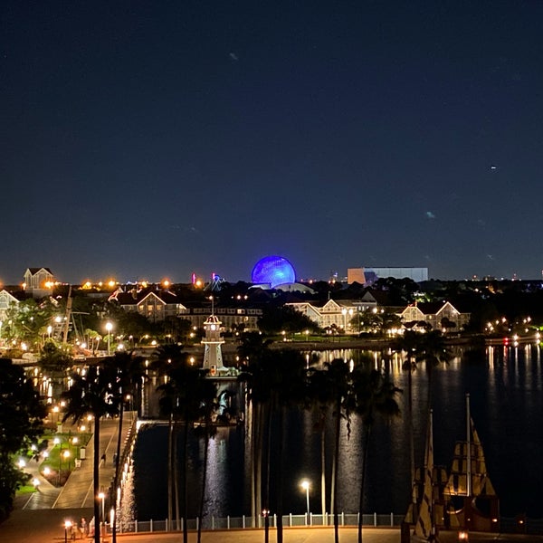 Photo taken at Walt Disney World Dolphin Hotel by Kristen J. on 3/21/2022