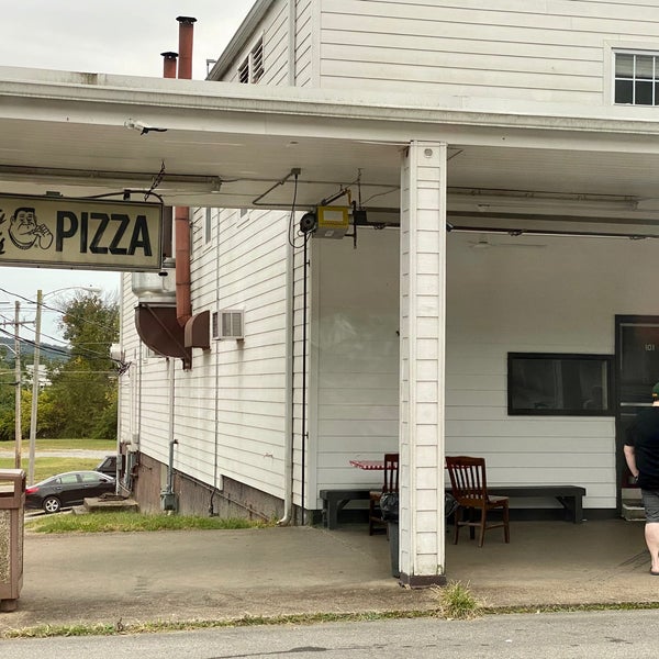 Das Foto wurde bei Big Ed&#39;s Pizza von Kristen J. am 9/23/2020 aufgenommen