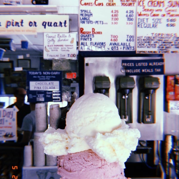 Photo prise au Four Seas Ice Cream par John B. le5/29/2018