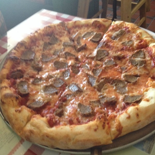 5/3/2014 tarihinde Janet A.ziyaretçi tarafından Pizza D&#39;Oro'de çekilen fotoğraf