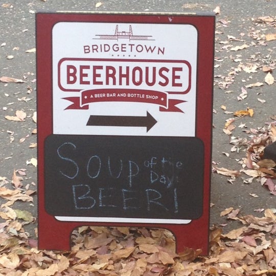11/16/2012 tarihinde Mitch E.ziyaretçi tarafından Bridgetown Beerhouse'de çekilen fotoğraf