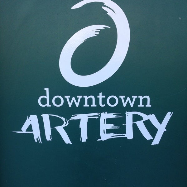 Foto tirada no(a) Downtown Artery por Logan H. em 12/5/2013