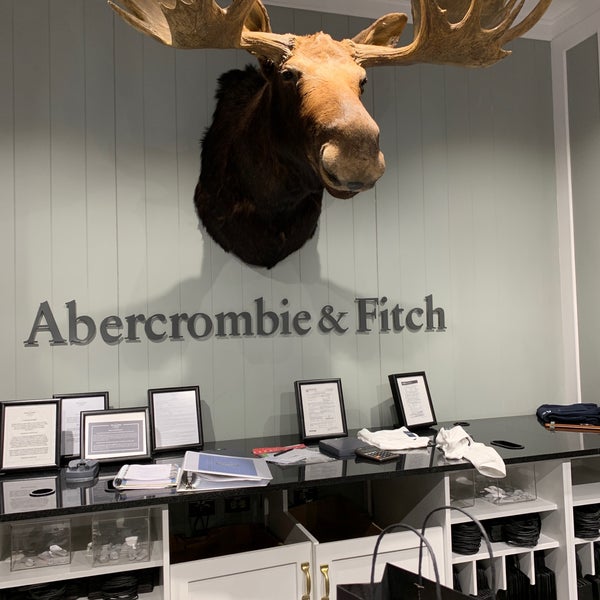 Photos at Abercrombie Fitch Clothing Store in Naucalpan