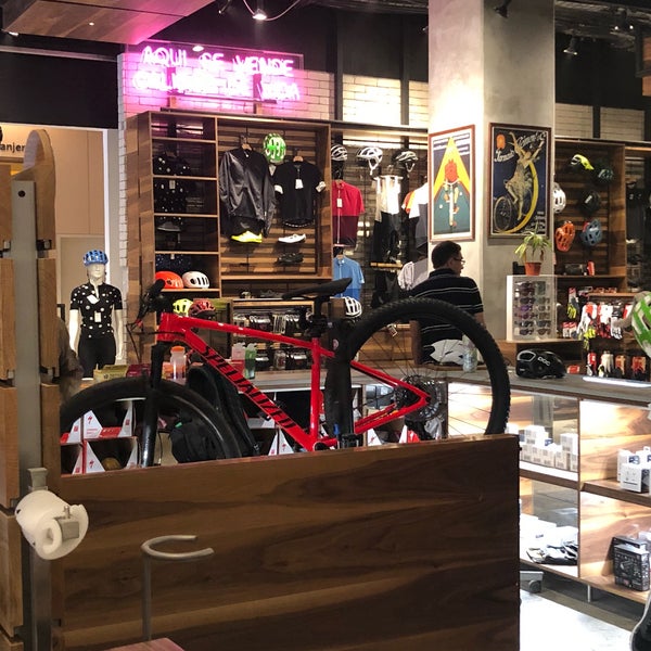 People For Bikes Palacio De Hierro 1 tip