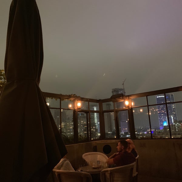 Снимок сделан в Upstairs Rooftop Lounge at Ace Hotel пользователем Marina J. 10/10/2019