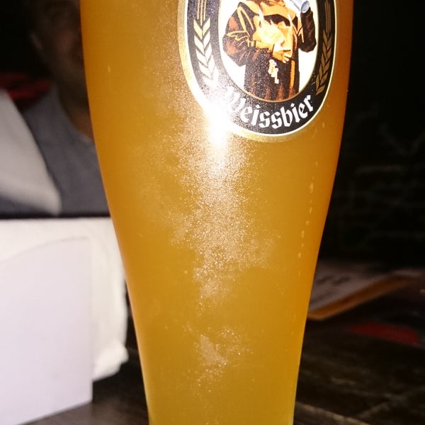 The waiters can't pour a Weissbier to save their lives! After the waiter started pouring wo/ tilting the glass I had to help myself (which is the photo 😁)