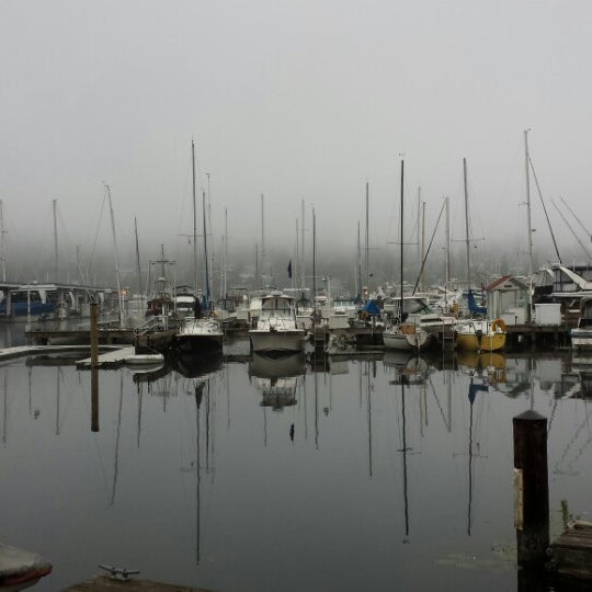 Снимок сделан в Seattle Yacht Club пользователем Jason B. 10/19/2013