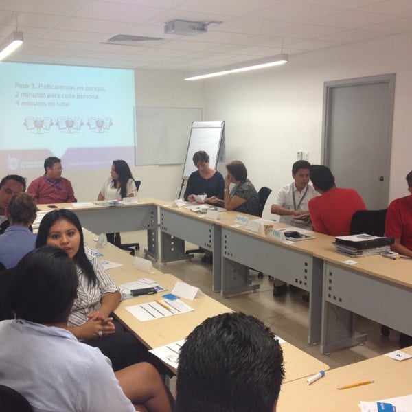รูปภาพถ่ายที่ Tecnológico de Monterrey Sede Cancún โดย Clau B. เมื่อ 5/9/2014