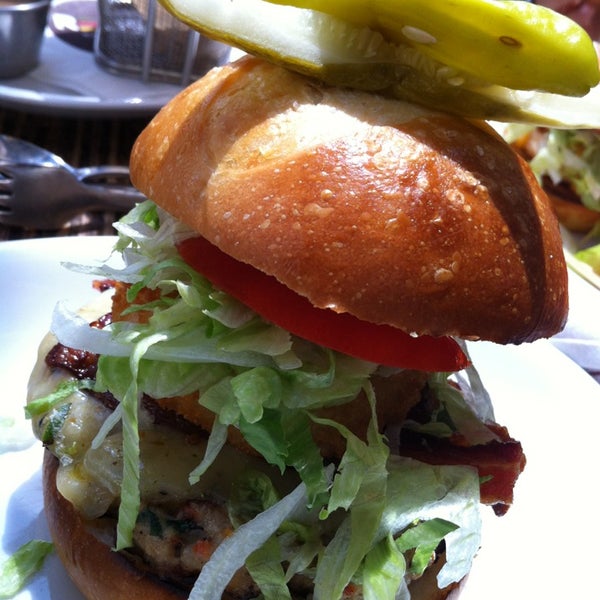 8/3/2013 tarihinde Bennett C.ziyaretçi tarafından Relish Burger Bistro'de çekilen fotoğraf