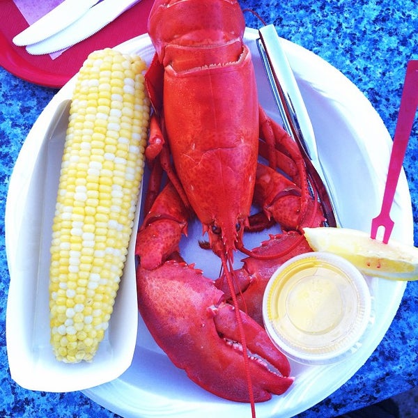 Foto diambil di Lobster Hut oleh Jesse S. pada 8/24/2014