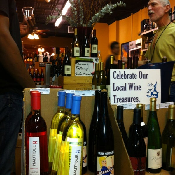 Das Foto wurde bei Long&#39;s Wines and Liquors von Heather H. am 3/3/2013 aufgenommen