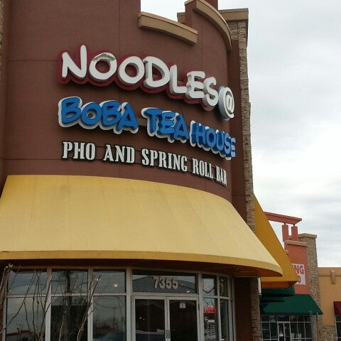 รูปภาพถ่ายที่ Noodles @ Boba Tea House โดย Ramon M. เมื่อ 2/11/2013