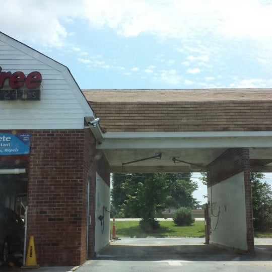 Photos at Fast Eddie's Car Wash 7 visitors