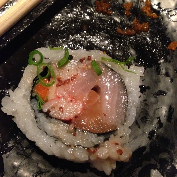 รูปภาพถ่ายที่ Sushi Koma โดย Chris T. เมื่อ 11/2/2013