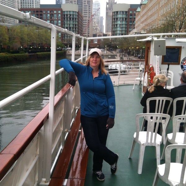 Foto tirada no(a) Chicago Line Cruises por Ann H. em 5/11/2013