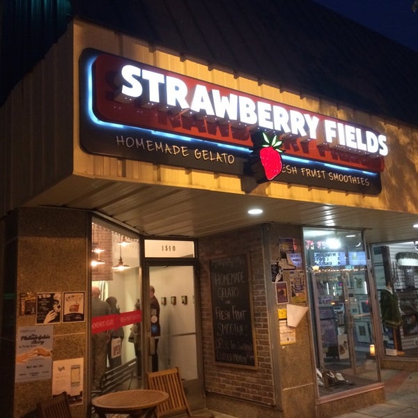 Photo taken at Strawberry Fields Smoothies &amp; Gelato by Frank A. on 5/3/2014