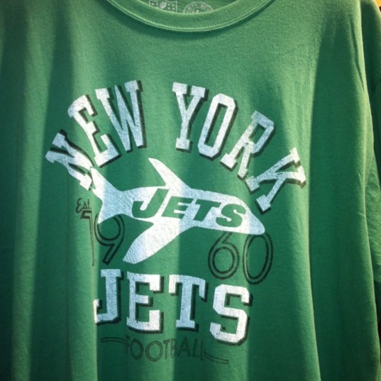 Bleachers Clothing Store in Main Beach