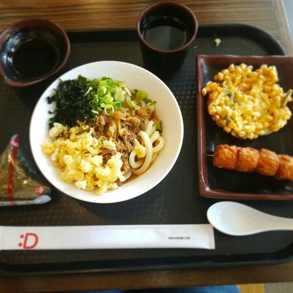 Снимок сделан в U:Don Fresh Japanese Noodle Station пользователем Caitlin 5/31/2016