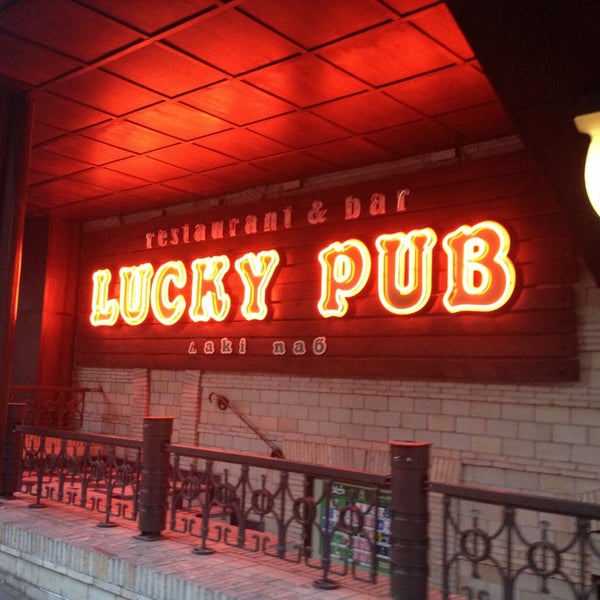 Foto tirada no(a) Lucky Pub por Daria R. em 5/5/2013