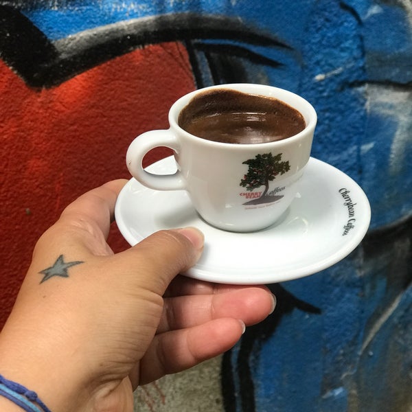 Foto tirada no(a) Cherrybean Coffees por Esra F. em 9/13/2020