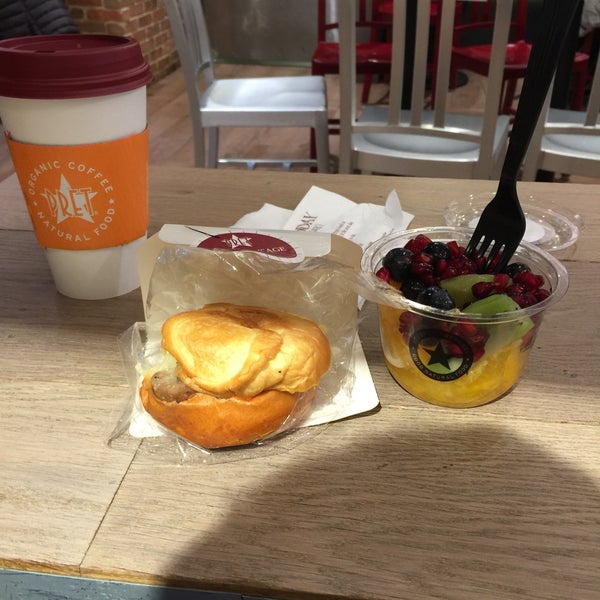 Photo taken at Pret A Manger by Mike N. on 11/4/2016