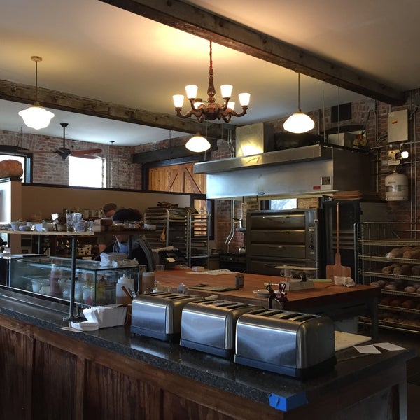 12/9/2014 tarihinde Nicholas B.ziyaretçi tarafından Five Points Bakery &amp; Toast Cafe'de çekilen fotoğraf