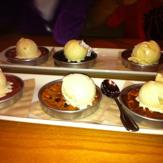 Photo taken at BJ&#39;s Restaurant &amp; Brewhouse by Lisa T. on 11/28/2012