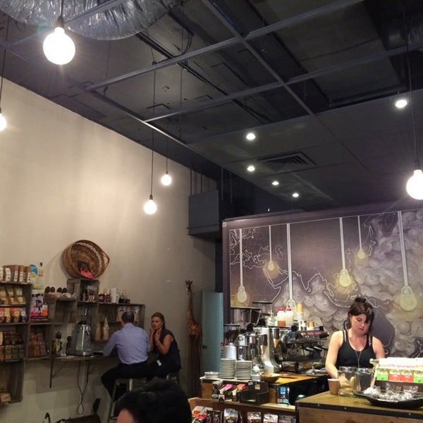 3/17/2014 tarihinde AemyLziyaretçi tarafından 2Pocket Fairtrade Espresso Bar and Store'de çekilen fotoğraf