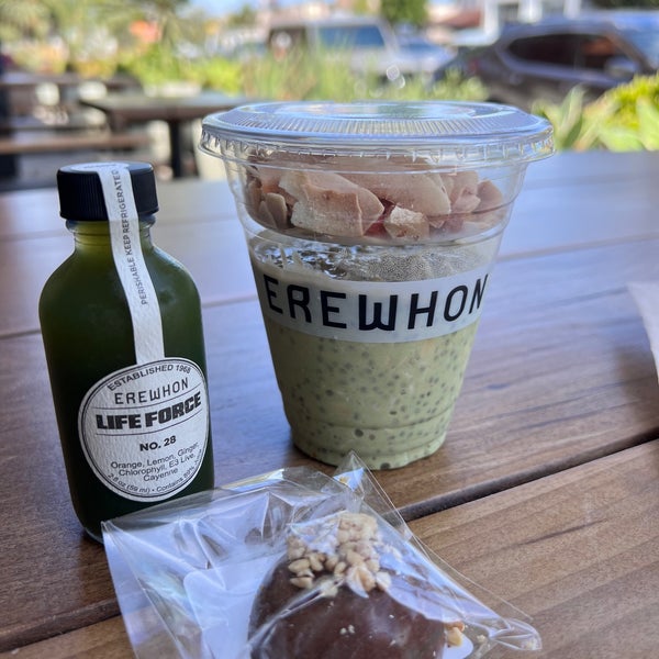 Photo taken at Erewhon Natural Foods Market by Gaby P. on 7/21/2023