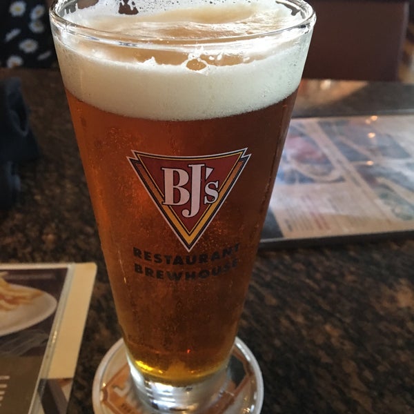 Photo taken at BJ&#39;s Restaurant &amp; Brewhouse by Dan B. on 9/21/2017