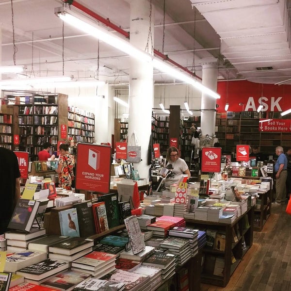 Photo taken at Strand Bookstore by Tom M. on 8/19/2015