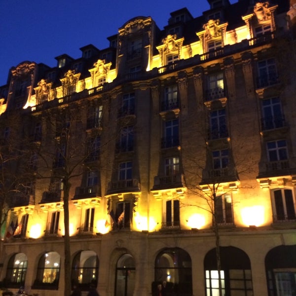 Photo taken at Holiday Inn Paris - Gare de Lyon Bastille by Andy H. on 3/16/2014