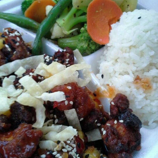 Foto tirada no(a) CJ&#39;S Deli &amp; Diner Catering &amp; Events Kaanapali Maui por jennifer j. em 12/22/2012