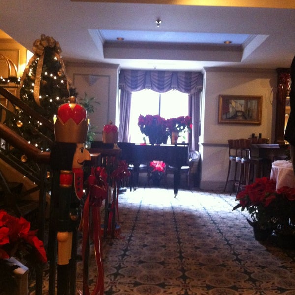 Foto diambil di The Dunhill Hotel oleh Katherine O. pada 12/28/2012