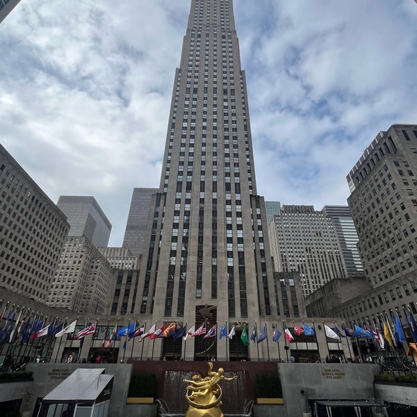 รูปภาพถ่ายที่ Rockefeller Plaza โดย Alvinkills เมื่อ 5/9/2024