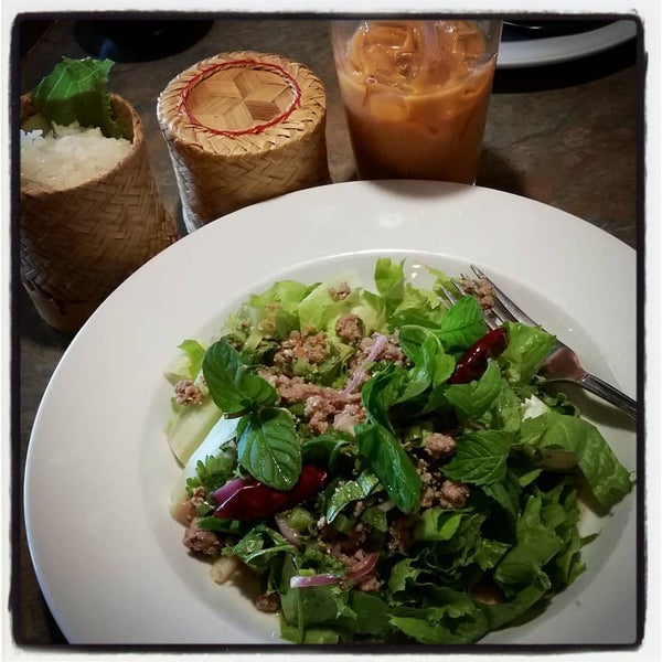 10/2/2015 tarihinde Gil A.ziyaretçi tarafından Aloy Thai Cuisine'de çekilen fotoğraf