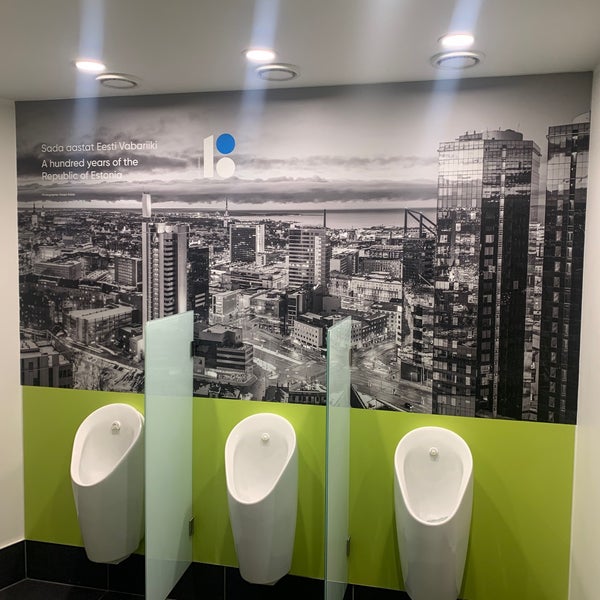 Whose idea is to place an independence day greeting in the toilet!?