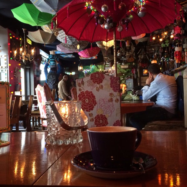 Love love love. The coziest place for Bergen rainy days. Always nice atmosphere and music, and great tea, coffee and waffles too!