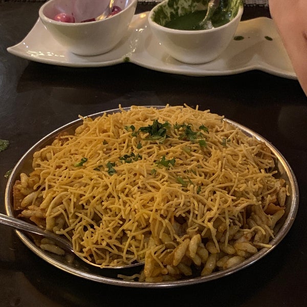 Photo taken at Queen&#39;s Tandoor Indian &amp; Fusion Cuisine by Tiang Lim F. on 2/25/2019